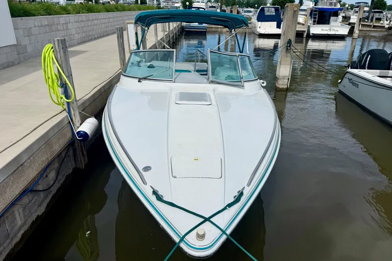 Slide: The Image of 1995 Formula 280 Sun Sport boat docked at marina, featuring sleek design and open cockpit. - 4