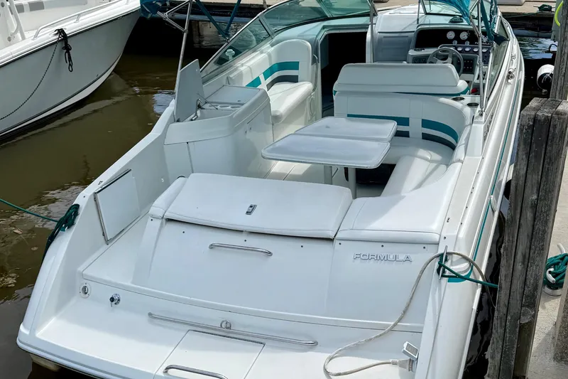 Slide: The Image of 1995 Formula 280 Sun Sport boat docked, featuring spacious seating and sleek design. - 6