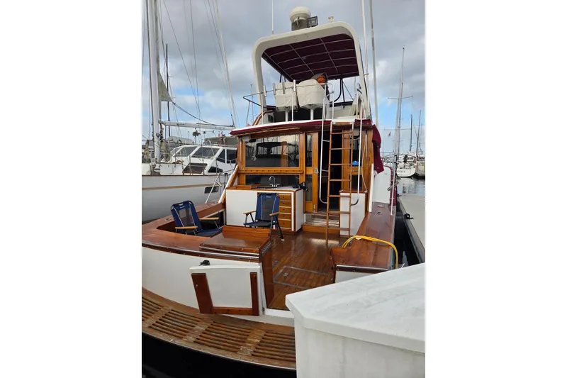 Slide: The Image of 1980 Egg Harbor Golden Egg 48 Sport Fish boat specifications and layout diagram. - 37