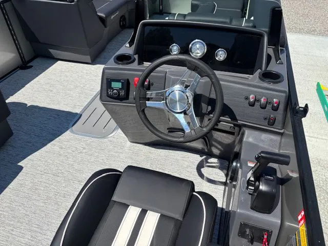 Slide: The Image of Bennington 22 SL Sport 2026 - 10