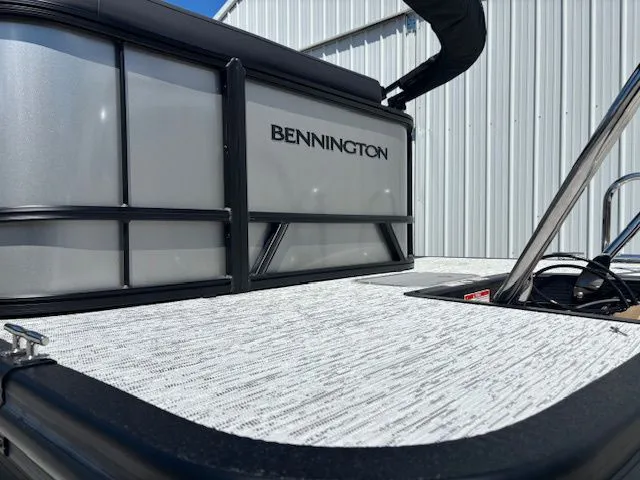 Slide: The Image of Bennington 22 SL Sport 2026 - 14