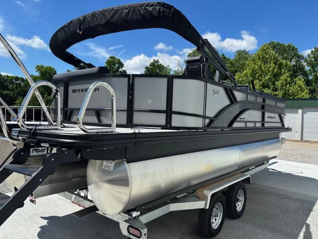 Slide: The Image of Bennington 22 SL Sport 2026 - 2