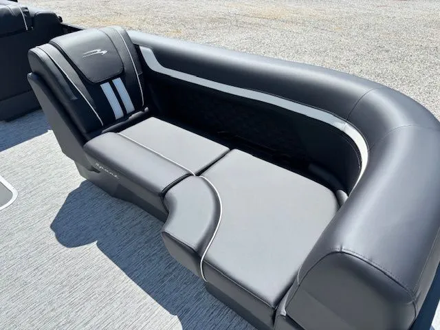 Slide: The Image of Bennington 22 SL Sport 2026 - 6