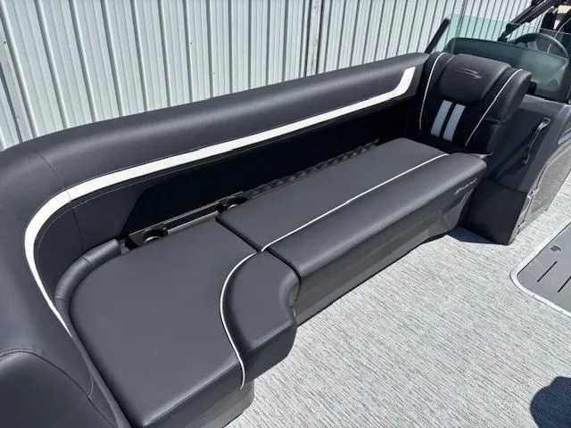 Slide: The Image of Bennington 22 SL Sport 2026 - 7