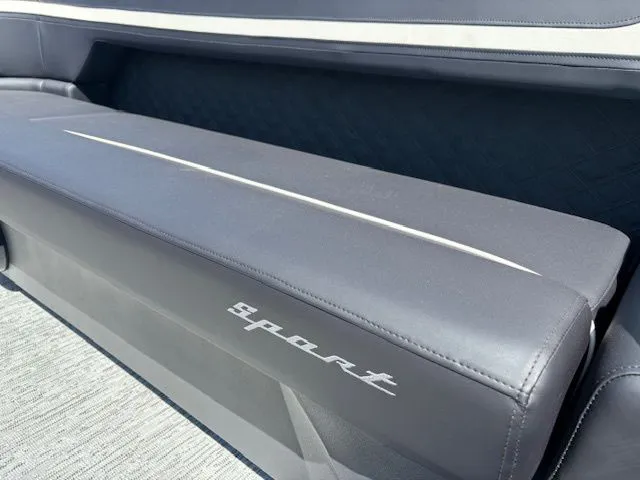 Slide: The Image of Bennington 22 SL Sport 2026 - 8