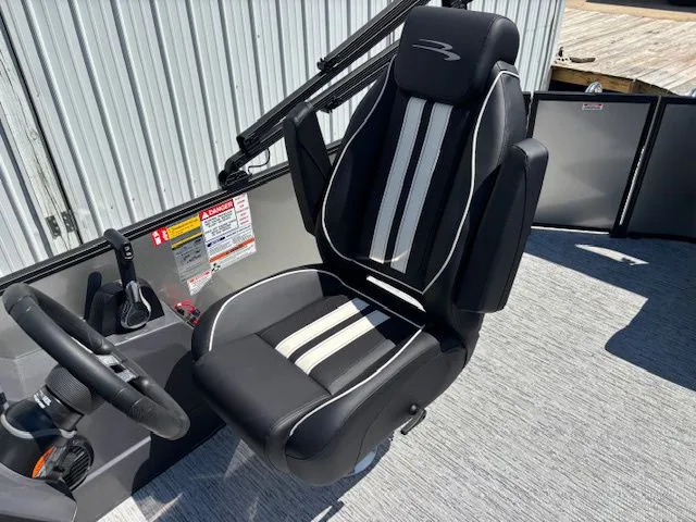 Slide: The Image of Bennington 22 SL Sport 2026 - 9