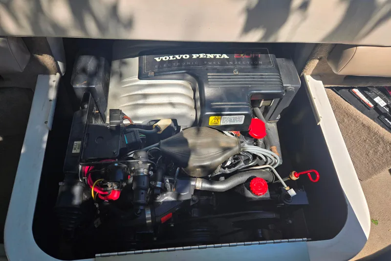 Slide: The Image of Engine compartment of a 1996 Four Winns 200 Horizon with Volvo Penta engine. - 4