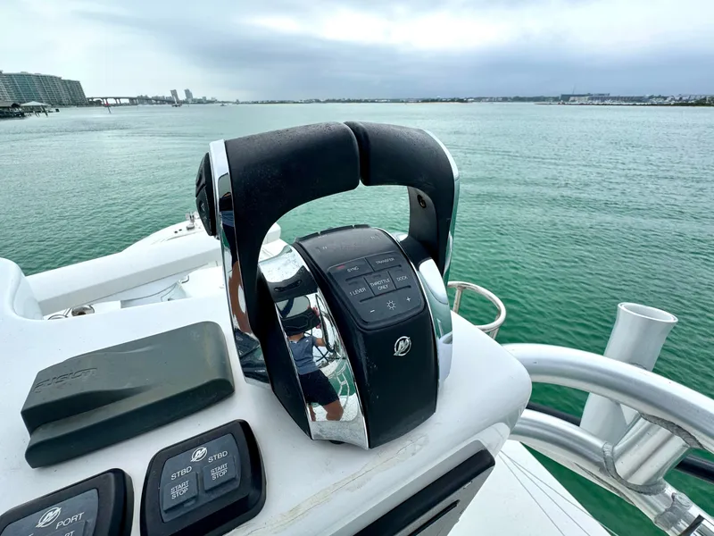 Slide: The Image of Control console of 2009 Hydra-Sports Vector 4100CC on open water. - 31