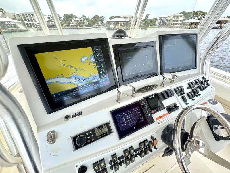 Slide: The Image of Hydra-Sports Vector 4100CC 2009 helm with advanced navigation systems. - 37