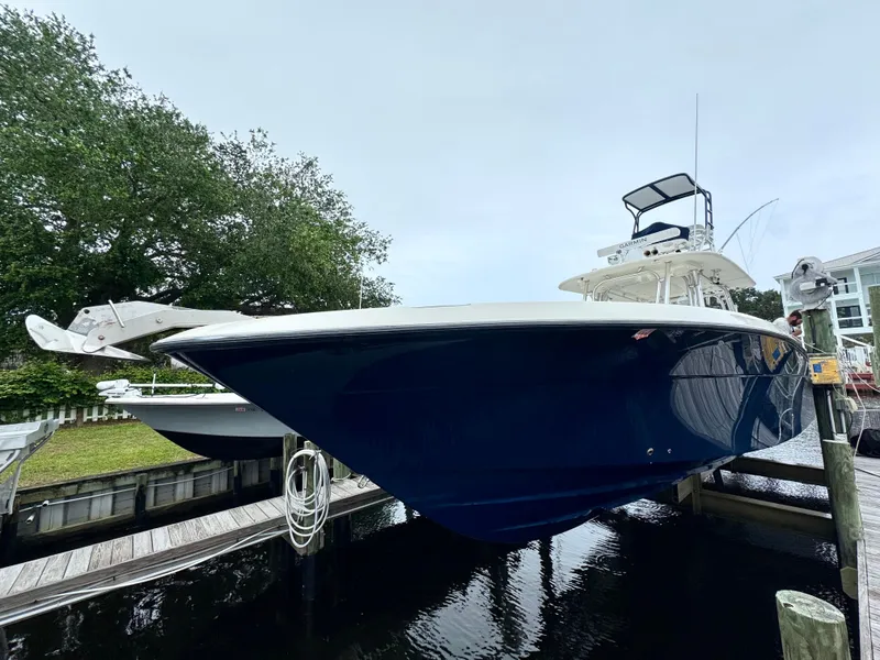 Slide: The Image of 2009 Hydra-Sports Vector 4100CC boat at dock. - 49