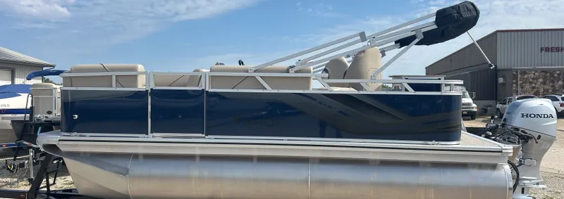 The Image of Tahoe 17FT Sport Rear Fish 2026 - 1