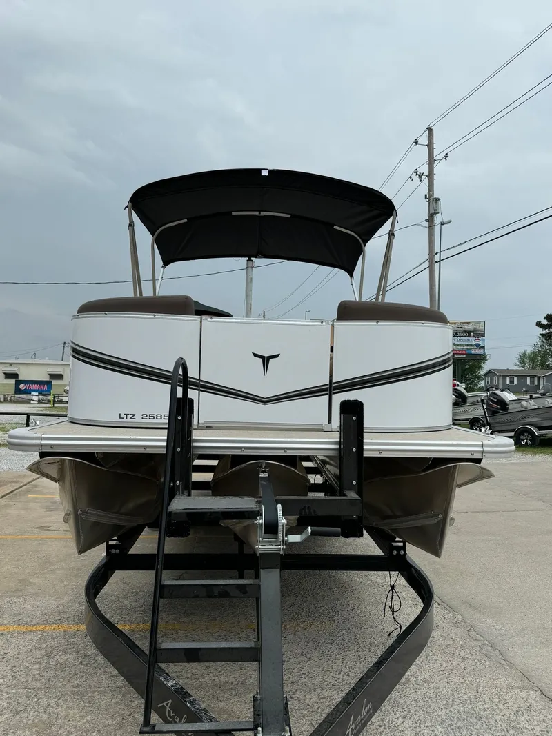 Slide: The Image of Tahoe LTZ 2385 QL 2025 - 2
