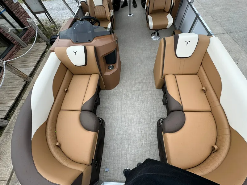 Slide: The Image of Tahoe LTZ 2385 QL 2025 - 4
