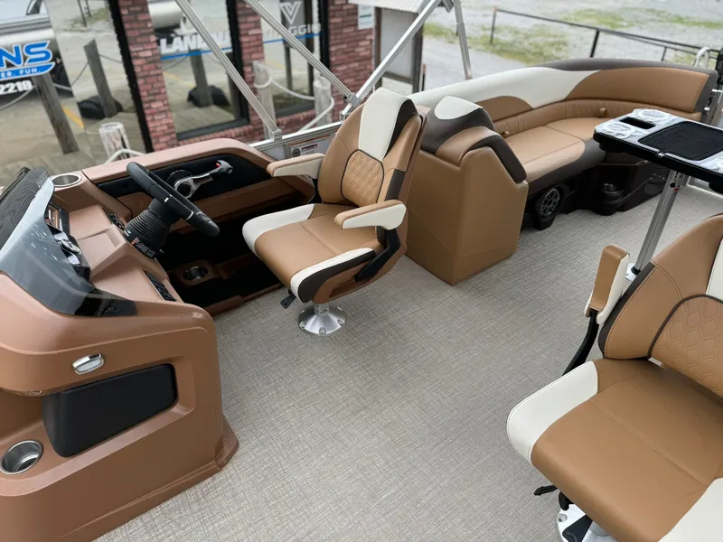 Slide: The Image of Tahoe LTZ 2385 QL 2025 - 5