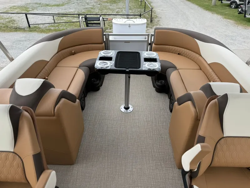 Slide: The Image of Tahoe LTZ 2385 QL 2025 - 6