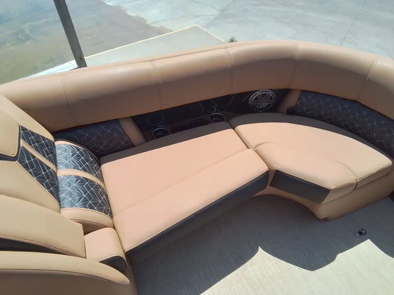 Slide: The Image of Luxurious seating on Harris 230 GRAND MARIN 2023 pontoon boat. - 14