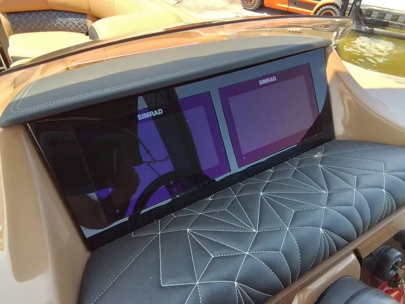 Slide: The Image of Harris 230 GRAND MARIN 2023 with Simrad screens and quilted dashboard. - 18