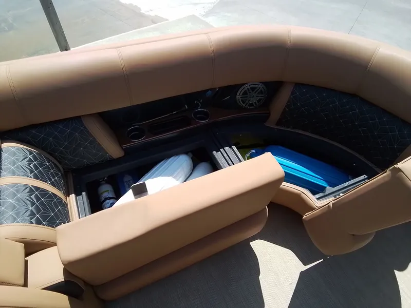Slide: The Image of Harris 230 GRAND MARIN 2023 with under-seat storage. - 27