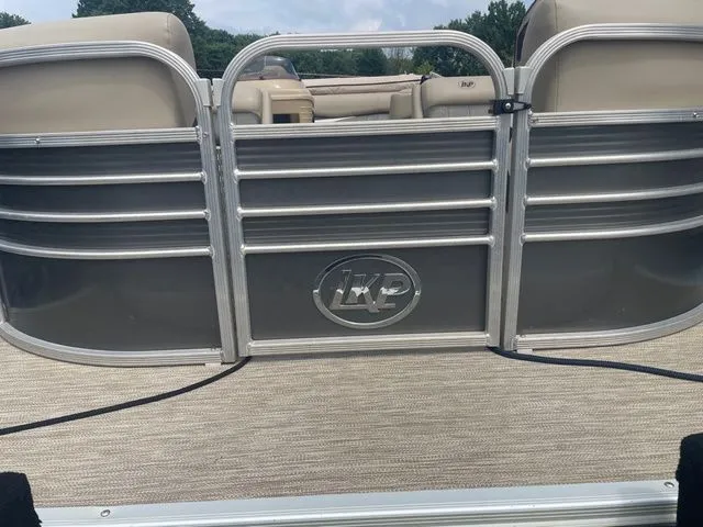Slide: The Image of Leisure Kraft Boats 2425 LX 2019 - 11