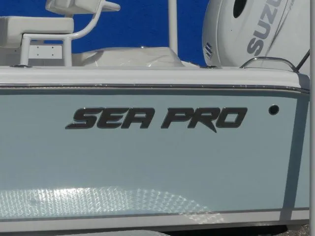 Slide: The Image of Sea Pro 202 Center Console 2026 - 10