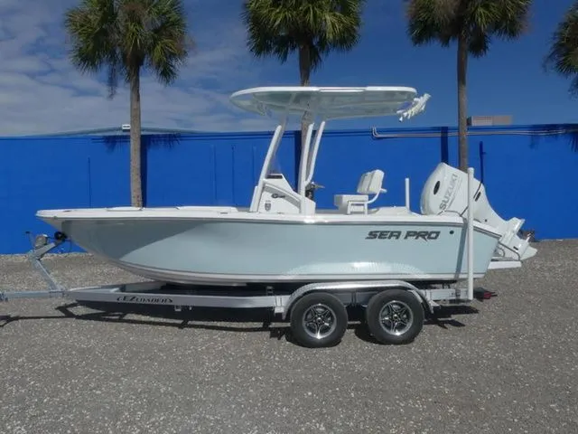 Slide: The Image of Sea Pro 202 Center Console 2026 - 5