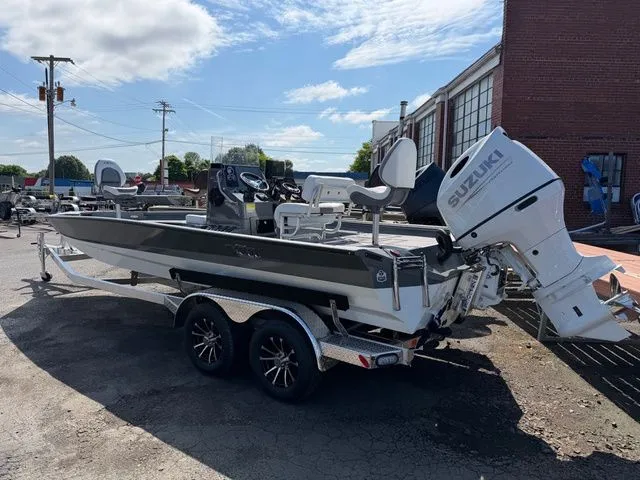 The Image of Excel Bay Pro 220 Elite - 200 HP Suzuki 2027 - 1