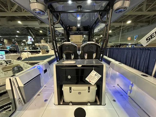 Slide: The Image of Edgewater 340CC Center Console 2025 - 3