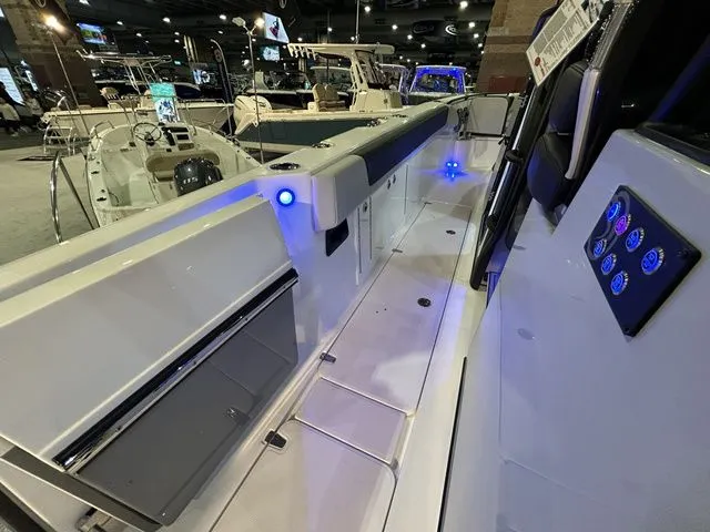 Slide: The Image of Edgewater 340CC Center Console 2025 - 4