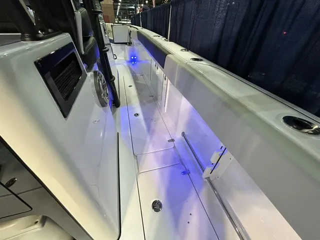 Slide: The Image of Edgewater 340CC Center Console 2025 - 5