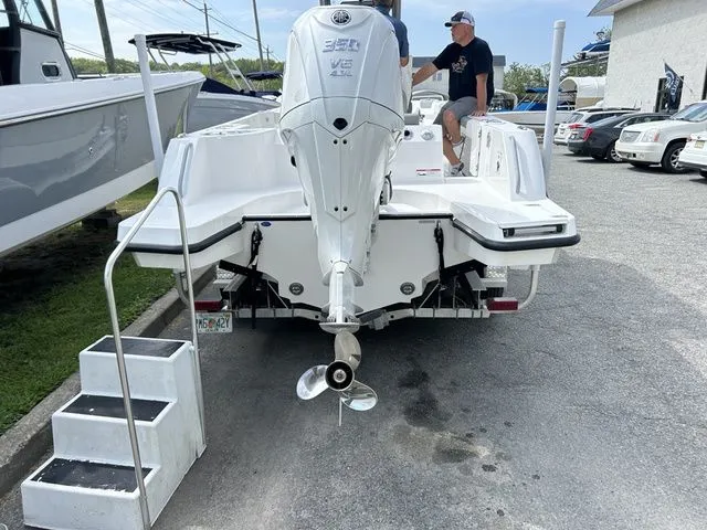 Slide: The Image of Edgewater 250CC Center Console 2026 - 3