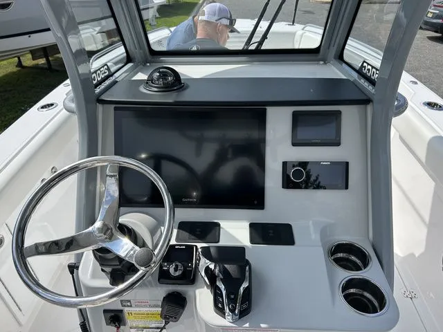 Slide: The Image of Edgewater 250CC Center Console 2026 - 4