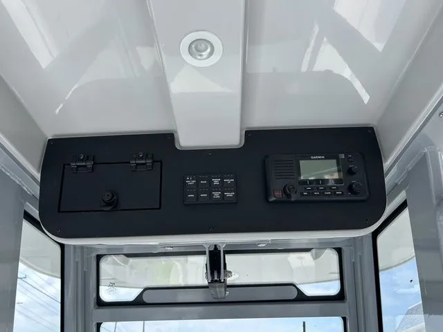 Slide: The Image of Edgewater 250CC Center Console 2026 - 5