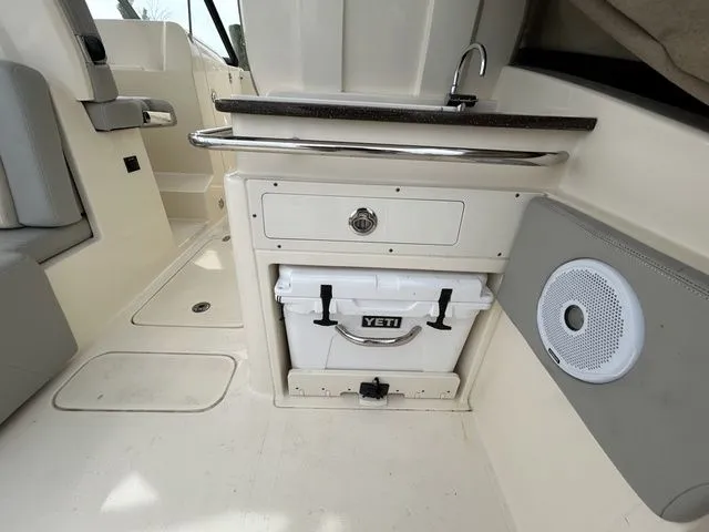 Slide: The Image of Scout 255 Dorado 2020 - 11