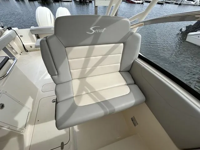 Slide: The Image of Scout 255 Dorado 2020 - 14