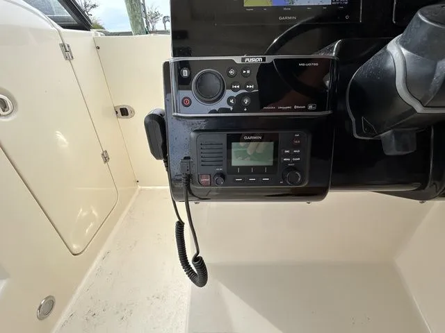 Slide: The Image of Scout 255 Dorado 2020 - 18