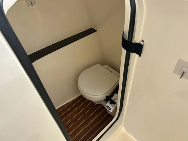 Slide: The Image of Scout 255 Dorado 2020 - 6