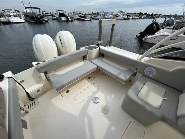 Slide: The Image of Scout 255 Dorado 2020 - 8