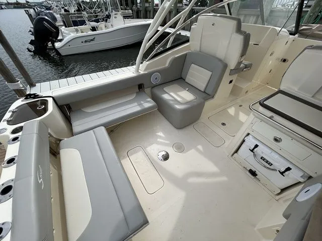 Slide: The Image of Scout 255 Dorado 2020 - 9