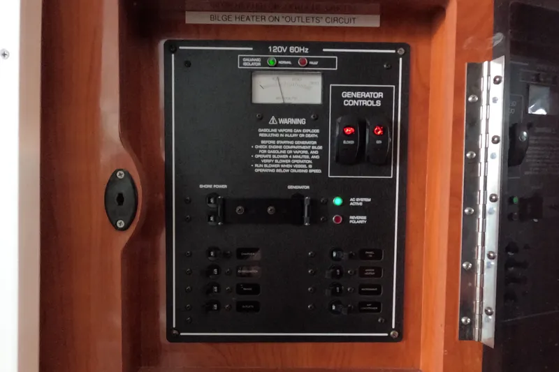 Slide: The Image of Control panel of a 2006 Four Winns 278 Vista boat. - 15