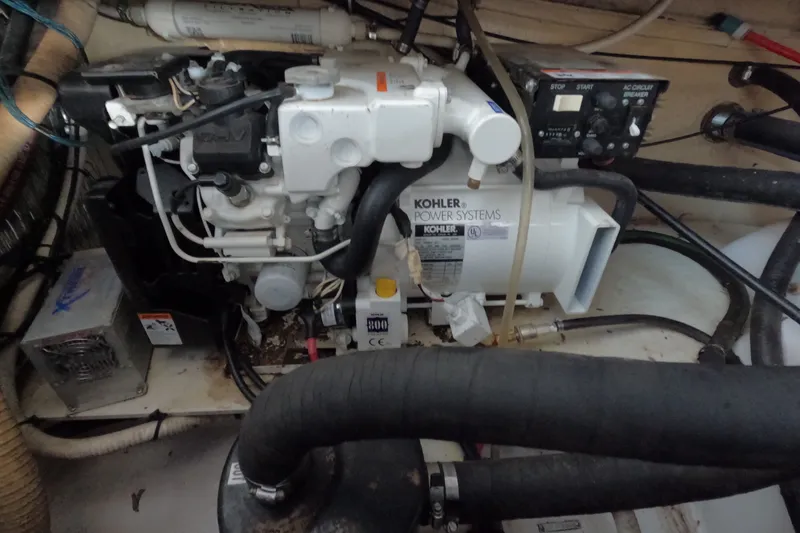 Slide: The Image of Kohler generator in the engine room of a 2006 Four Winns 278 Vista. - 19
