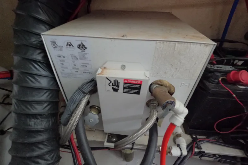 Slide: The Image of 2006 Four Winns 278 Vista boat engine compartment with wiring. - 20