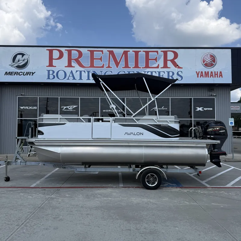 The Image of Avalon Venture Quad Lounge - 19' 2026 - 1