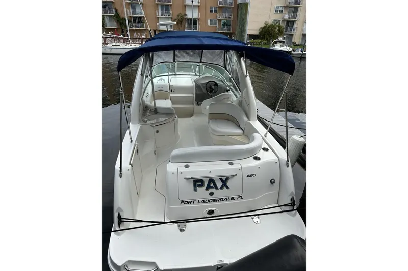 Slide: The Image of 2008 Sea Ray Sundancer 260 boat docked in Fort Lauderdale marina. - 18