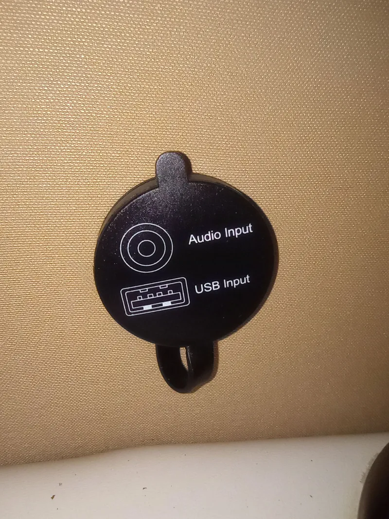 Slide: The Image of Audio and USB input on Four Winns H260 boat, 2013 model. - 18