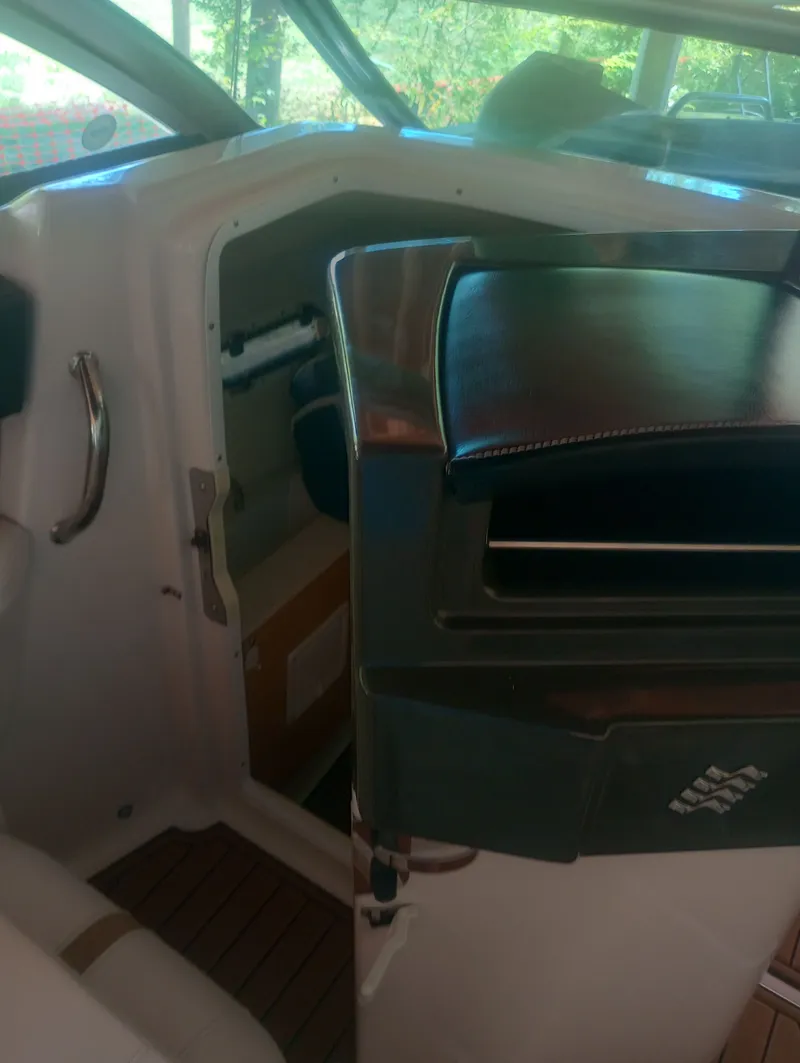 Slide: The Image of Interior of a 2013 Four Winns H260 yacht. - 19