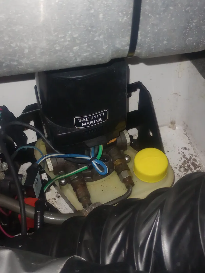 Slide: The Image of Engine compartment of a 2013 Four Winns H260 boat. - 32