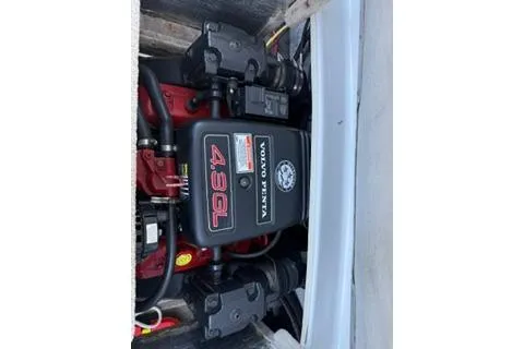 Slide: The Image of 2006 Crownline 180 BR boat engine, Volvo Penta 4.3GL, detailed view. - 13