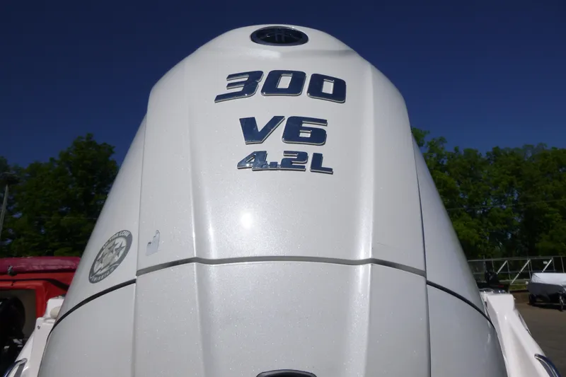 Slide: The Image of Outboard motor with "300 V6 4.2L" label on Solara S-250 DC, 2026 model. - 40