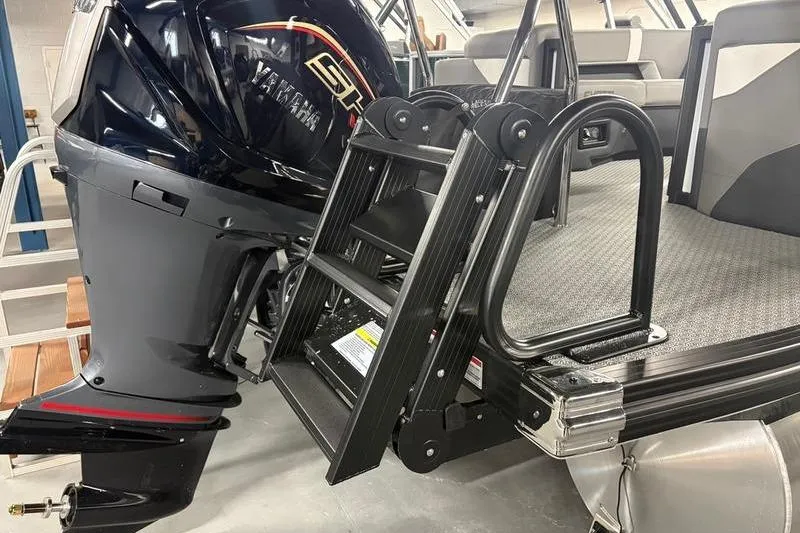 Slide: The Image of Evotti 523QL 2026 boat with Yamaha engine and foldable boarding ladder. - 7