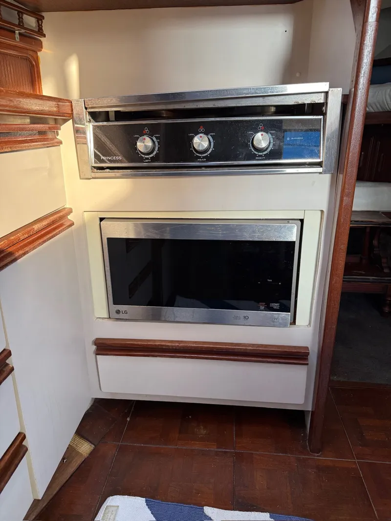 Slide: The Image of 1989 Carver 320 Voyager kitchen area with oven and microwave. - 17
